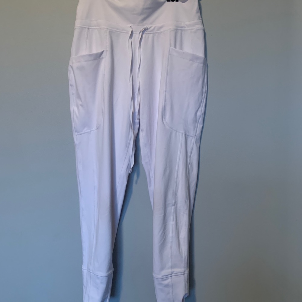 Fabletics 7/8 white joggers